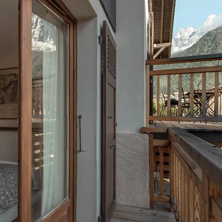 Le Refuge Des Pecles, Avec Vue Mont-blanc