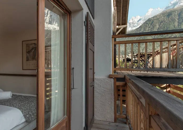 Le Refuge Des Pecles, Avec Vue Mont-blanc
